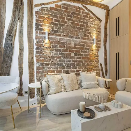 Historical In The Heart Of -8 *