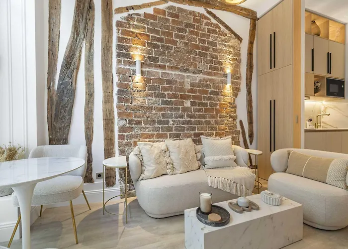 Historical In The Heart Of -8 *