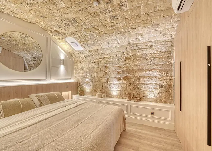 Historical In The Heart Of -8 Paris